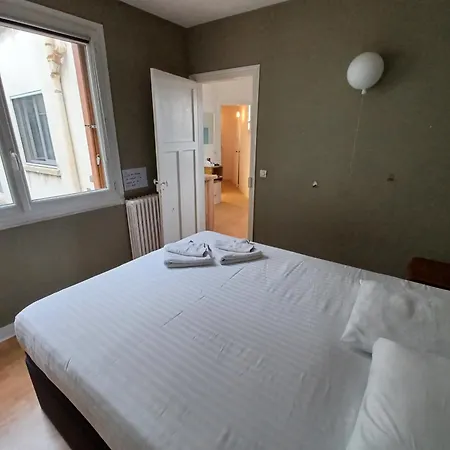 Cosy With Amenities Apartment Paris