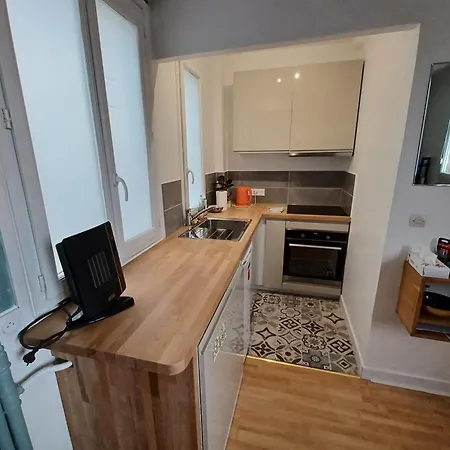 Cosy With Amenities Appartement